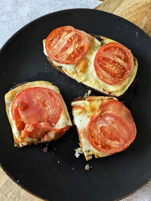 Toast raclette pesto